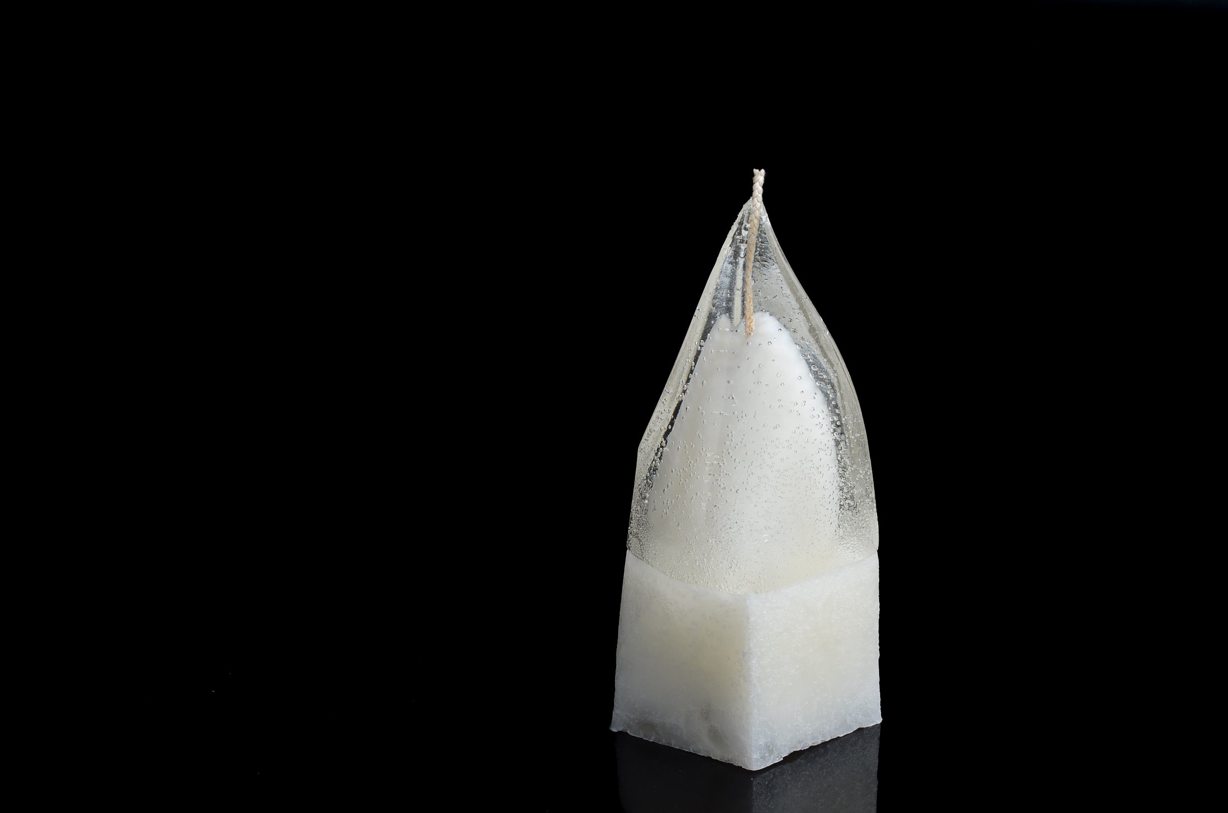 香港Jello Candle專業的日本風格蠟燭課程，教授簡約造型與分層紋理設計技巧，學生們探索燃燒後的美感，創造出獨特的藝術作品